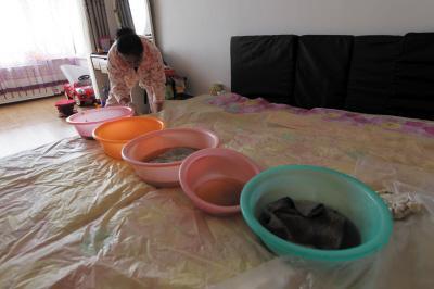 札达楼上漏水，住户失联，小区没物管，业主维权难！律师来支招……